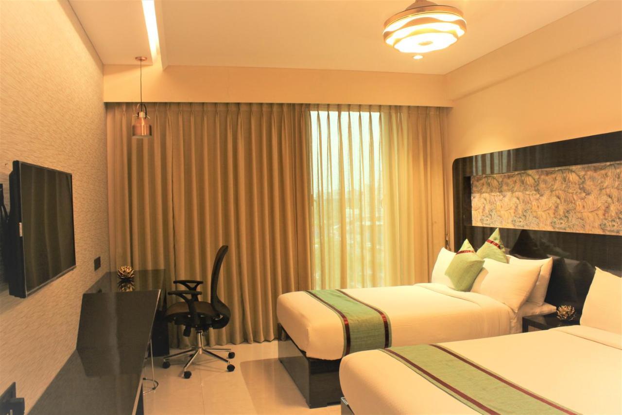 Zip By Spree Hotels Surat Exterior foto