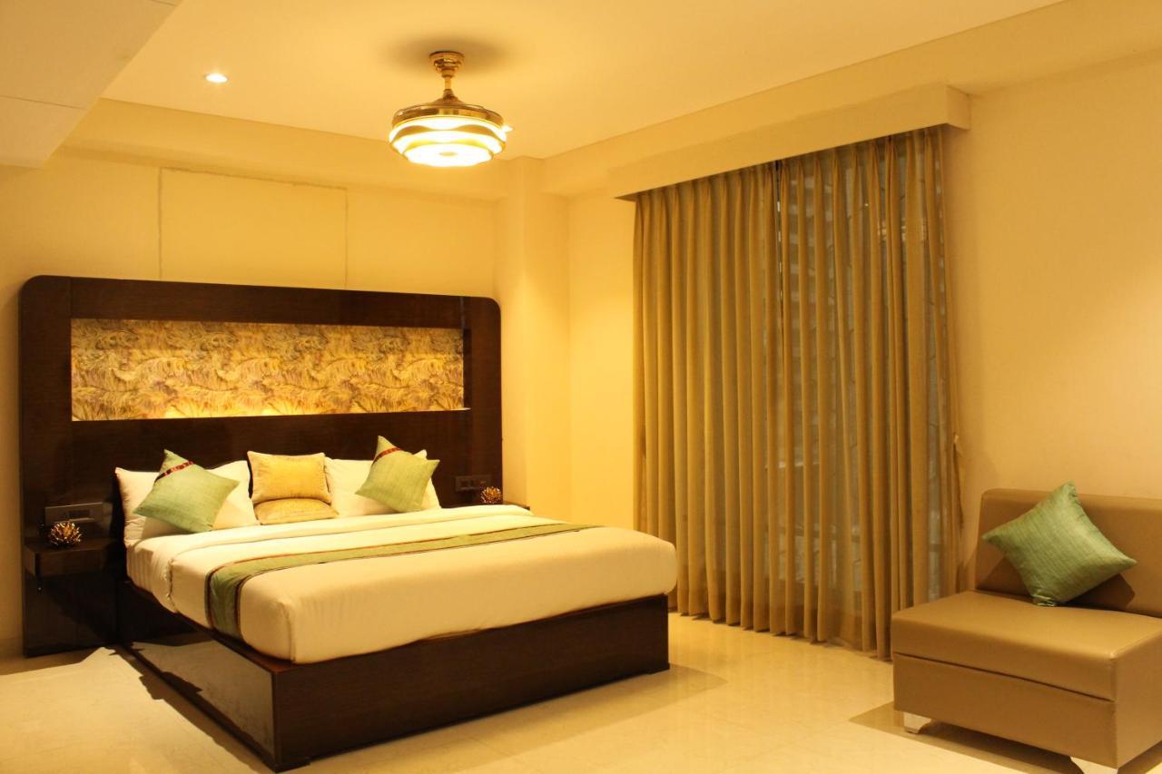 Zip By Spree Hotels Surat Exterior foto