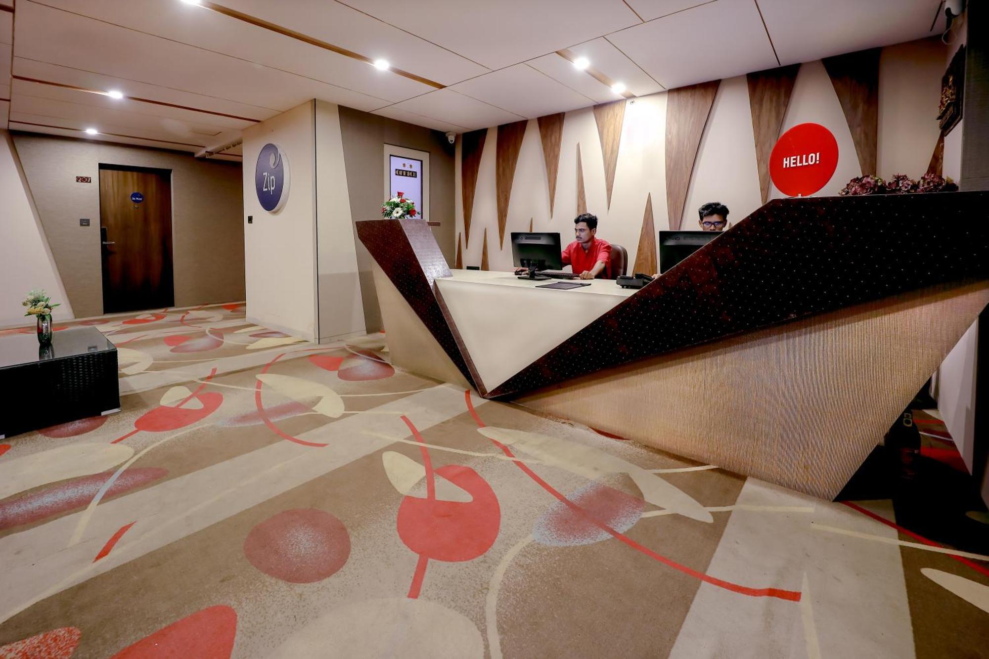 Zip By Spree Hotels Surat Exterior foto