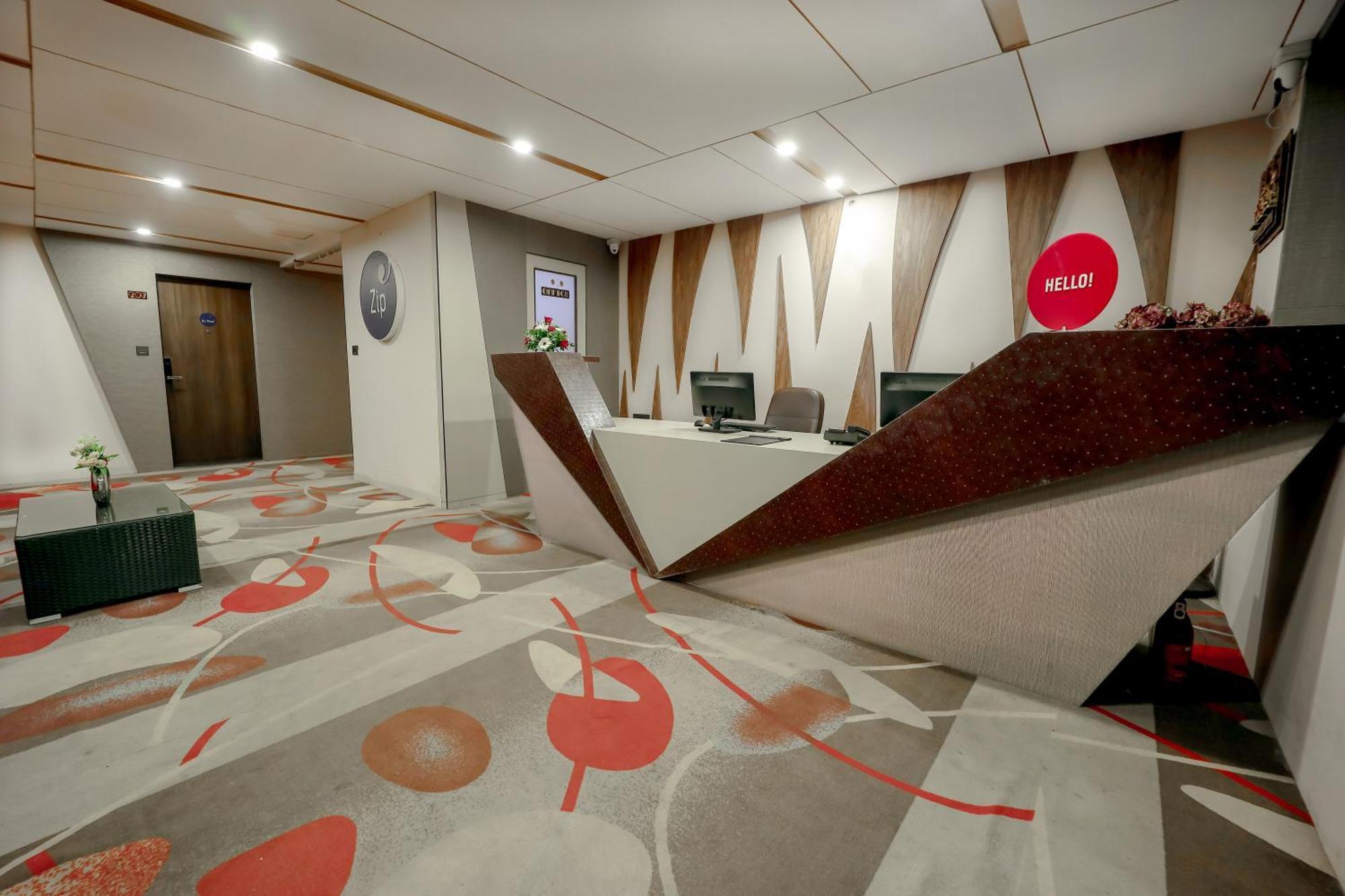 Zip By Spree Hotels Surat Exterior foto