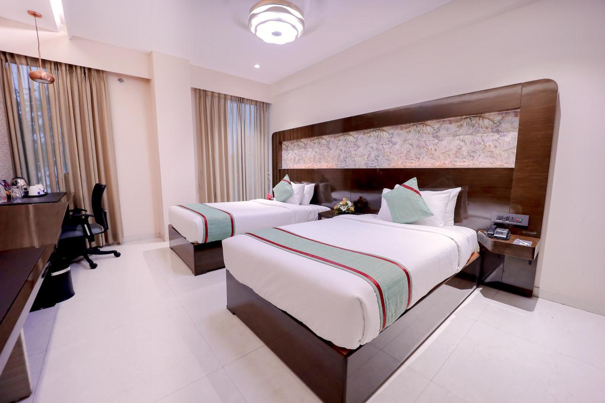 Zip By Spree Hotels Surat Exterior foto