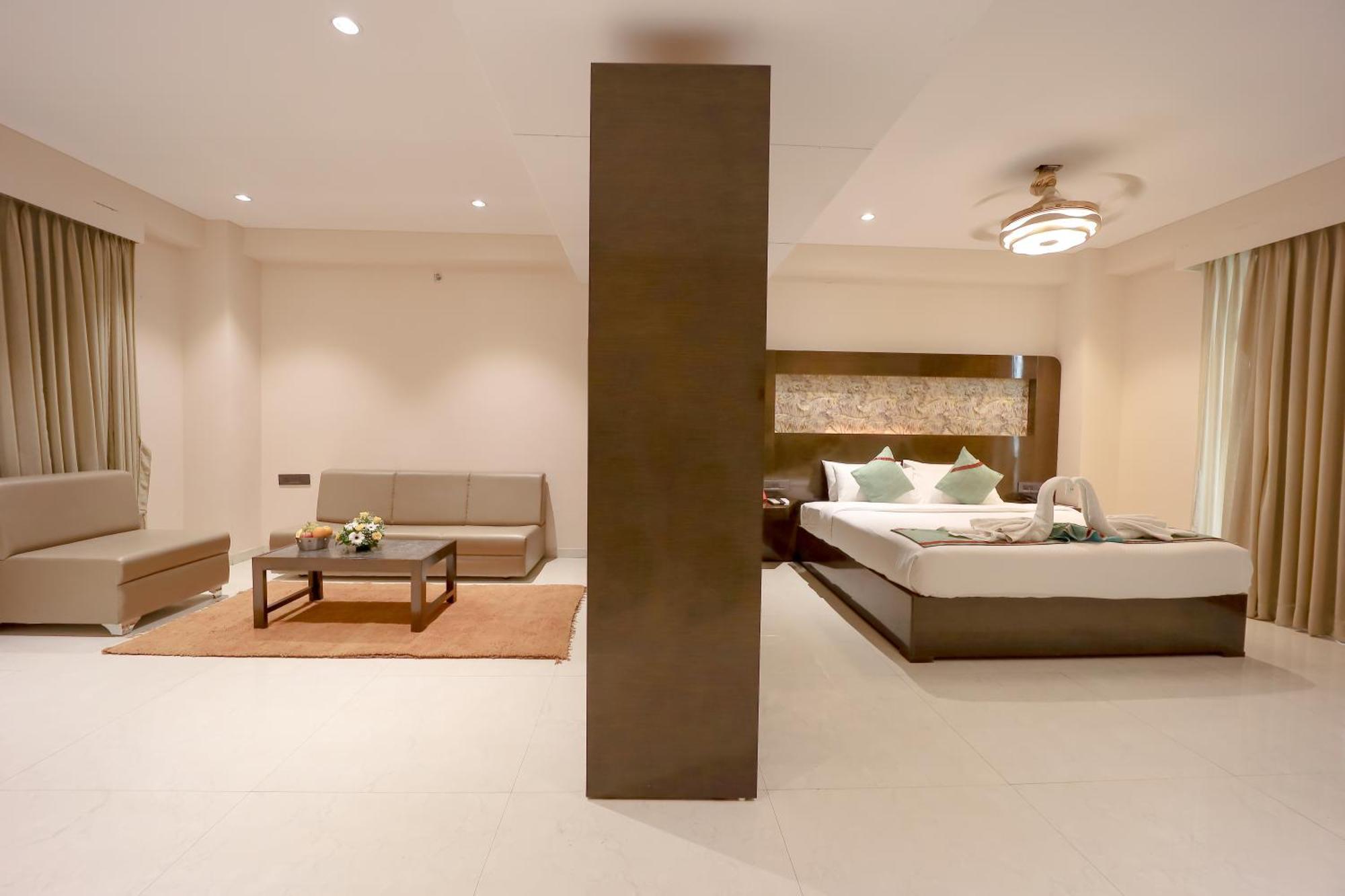 Zip By Spree Hotels Surat Exterior foto